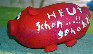 Heute am 8.9.2004 setzte ich den PINSEL an fr dieses KUNZWERK!!!! die STEINE klebte ich gestern an LEIDER sind immer wieder abgefallen!!!!!